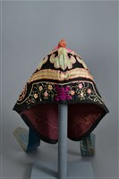 藏品(黑地貼花彩繡壽字紋風帽)的圖片