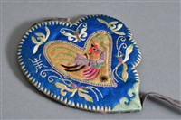 藏品(彩繡鳳凰紋心型耳罩(右))的圖片