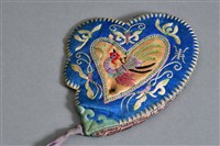 藏品(彩繡鳳凰紋心型耳罩(左))的圖片
