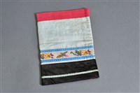 藏品(水藍地緹花絲緞飾褲(左))的圖片