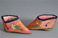 藏品(橘地彩繡花卉紋弓鞋)的圖片
