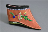 藏品(橘地彩繡花卉紋弓鞋(右))的圖片