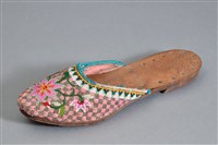 藏品(珠繡皮底女拖鞋(右))的圖片
