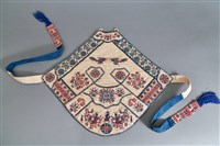 藏品(米白地十字繡雙龍紋肚兜)的圖片