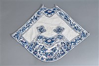 藏品(白地公雞牡丹紋肚兜)的圖片