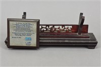 藏品(英文獎牌座)的圖片