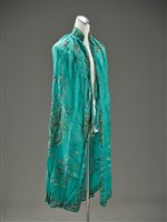 藏品(湖青色飾亮片斗篷)的圖片
