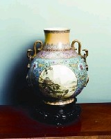 藏品(花瓶含底座(三)      )的圖片