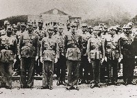 藏品(蔣中正總統與國軍將領合影)的圖片