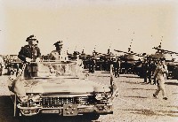 藏品(蔣中正總統與陸軍總司令劉安祺檢閱陸軍軍隊)的圖片