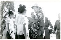 藏品(早期軍旅生活34：官長與少女談話畫面)的圖片