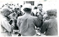 藏品(早期軍旅生活36：答謝雲南人民反共志願軍隊員辛勞餐宴)的圖片