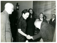藏品(蔣中正總統與夫人蔣宋美齡宴請日本前首相吉田茂)的圖片