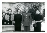 藏品(蔣中正與夫人宋美齡、宋慶齡、宋靄齡合影)的圖片