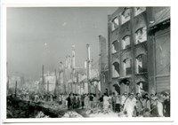 藏品(日機轟炸重慶後仍未瓦解當地軍民的抵抗士氣照片)的圖片