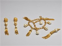 藏品(金色流梳--項鍊、胸針、耳環)的圖片