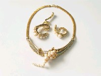 藏品(朝瓊玉露--項鍊、胸針、戒子)的圖片