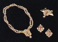 藏品(早晨的露珠兒--項鍊、胸針、耳環)的圖片