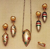 藏品(達文西的飛行器--項鍊、戒指、耳環)的圖片