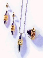藏品(銀色子彈--項鍊、別針、耳環)的圖片