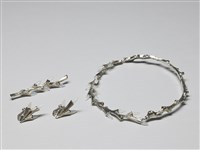 藏品(白芽--項圈、胸飾、耳環)的圖片