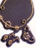 藏品(運行--項鍊、胸針、耳環)的圖片