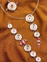 藏品(DOT--項鍊、手鍊、領結)的圖片