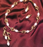 藏品(花苞--項鍊、胸針、耳環)的圖片