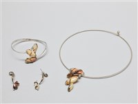 藏品(原始之美--項圈、手環、耳環)的圖片