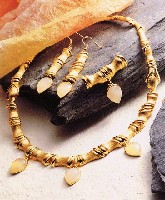 藏品(竹--項圈、別針、耳環)的圖片