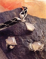 藏品(夜--項圈、戒指、領夾)的圖片