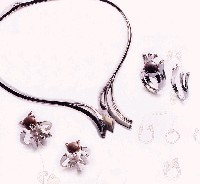 藏品(淨流--項鍊、戒指、耳環)的圖片