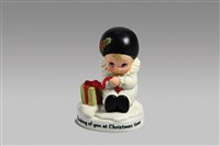 藏品(黑帽系列：坐姿/禮物)的圖片