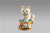 藏品(上釉白貓與鼓)的圖片