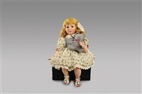 藏品(坐姿少女/抱布熊)的圖片