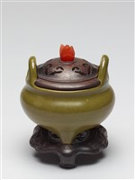 藏品(茶葉末釉沖耳三足爐)的圖片