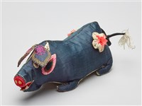 藏品(黑豬形童枕)的圖片