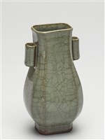 藏品(八方貫耳青瓷瓶)的圖片