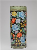 藏品(琺瑯彩墨地萬花箭筒)的圖片