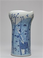 藏品(青花時裝少女紋瓶)的圖片