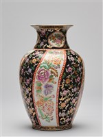 藏品(琺瑯彩墨地描金花卉紋瓶)的圖片