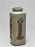 藏品(灰青釉開片露胎貼花仕女人物四方瓶)的圖片