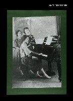藏品(婦人彈鋼琴3人合照(影本))的圖片