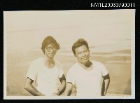 藏品(詹澈左1981綠島海邊)的圖片