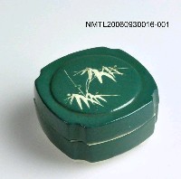 藏品(筆筒及其他文具用品（瓷製墨綠色圓盒上蓋）)的圖片