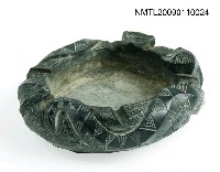 藏品(百步蛇紋煙灰缸)的圖片