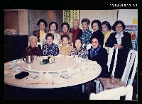 藏品(趙淑敏於婦女寫作協會作家群與謝冰瑩之合照（1990）)的圖片