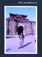 藏品(林宗源攝於天下第一關下)的圖片