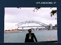 藏品(林宗源攝於橋邊)的圖片