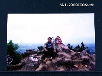 藏品(林宗源攝於石頭上)的圖片